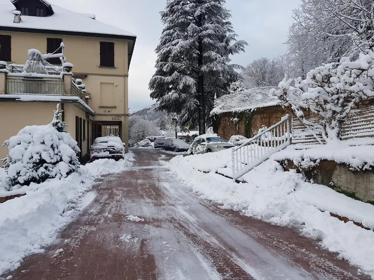 Villa Paradiso Cuasso Al Monte 0*,  Italy